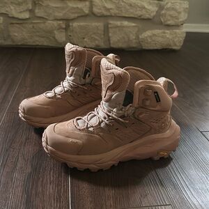 HOKA Kaha 2 GTX | Coral — worn once!